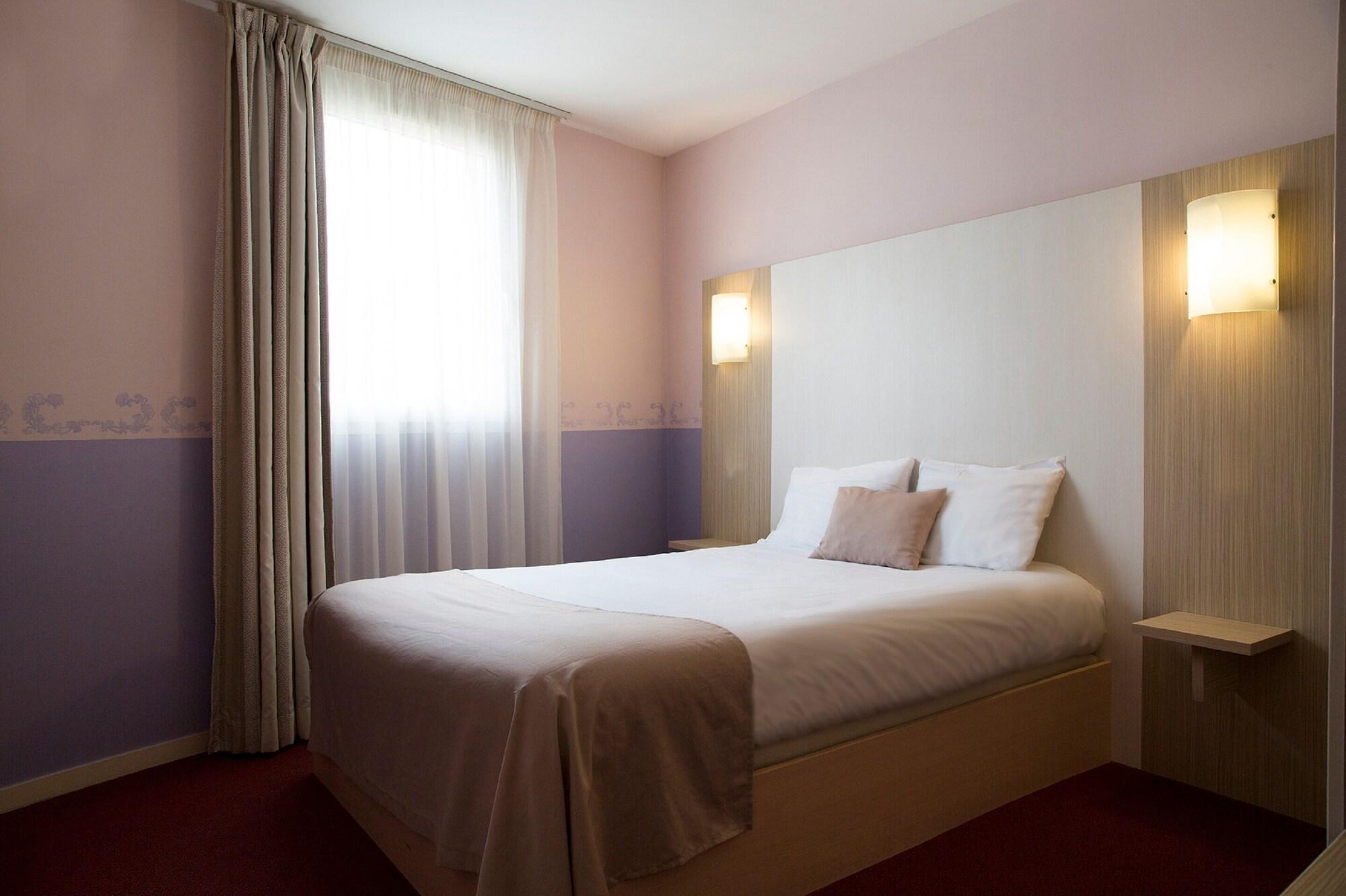 Brit Hotel Le Lion D'Or Chinon Exteriör bild