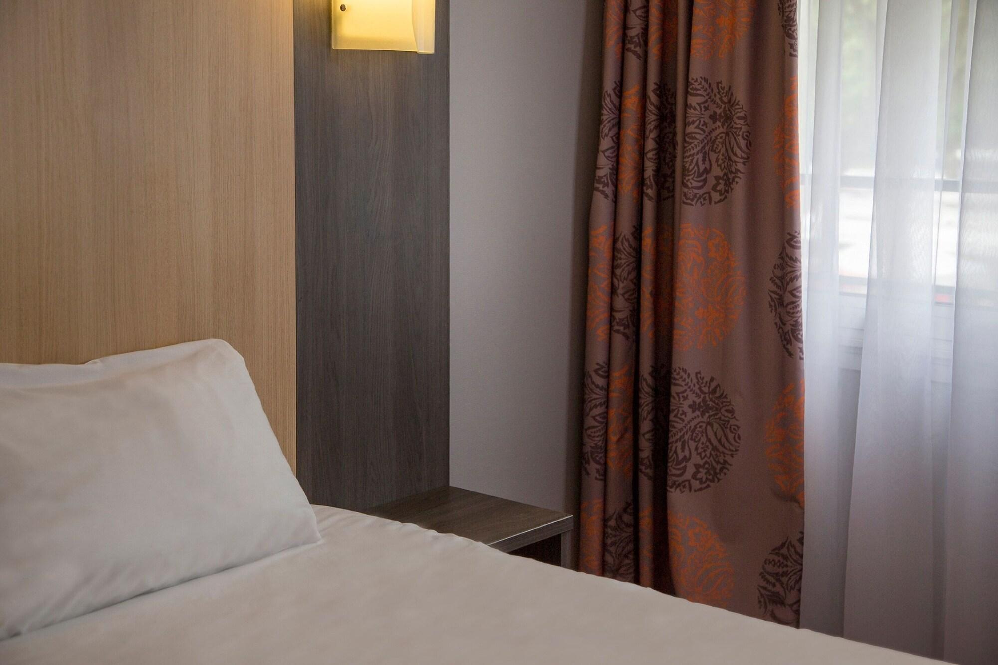 Brit Hotel Le Lion D'Or Chinon Exteriör bild