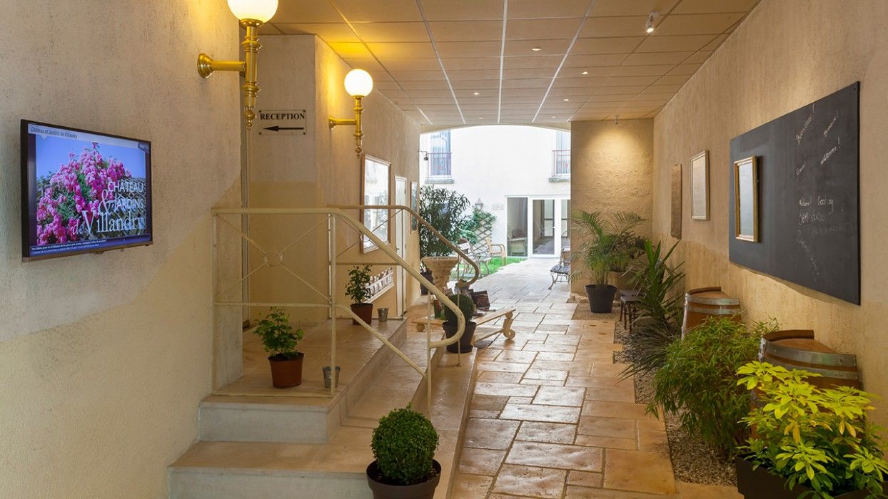 Brit Hotel Le Lion D'Or Chinon Exteriör bild